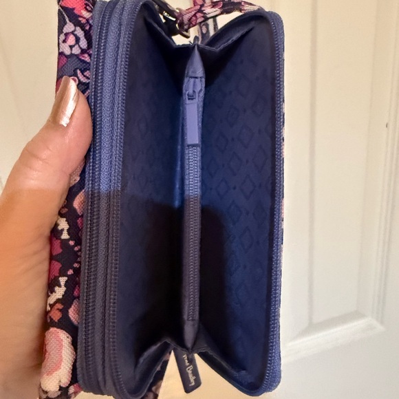 EUC Vera Bradley Raspberry Medallion RFID Crossbody - Picture 5 of 5